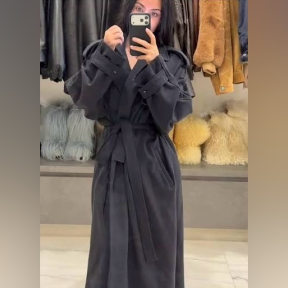 SKIMS Boyfriend Fleece Trench Coat - Picture 9 of 9